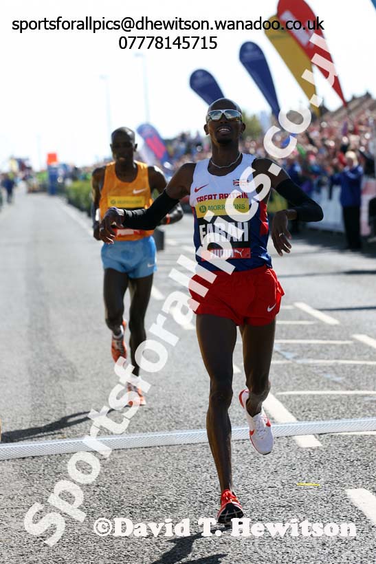 Mo Farah wins the mens Morrisons Great North Run. Photo: David T. Hewitson/Sports for All Pics